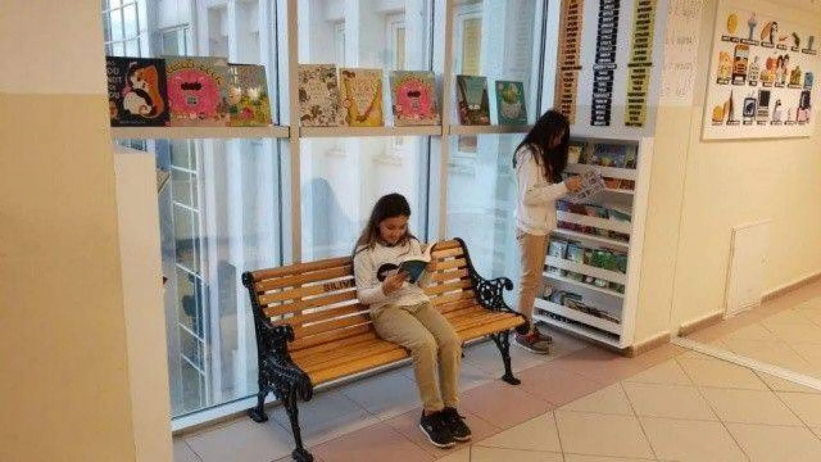 Okul içinde yabancı sokak