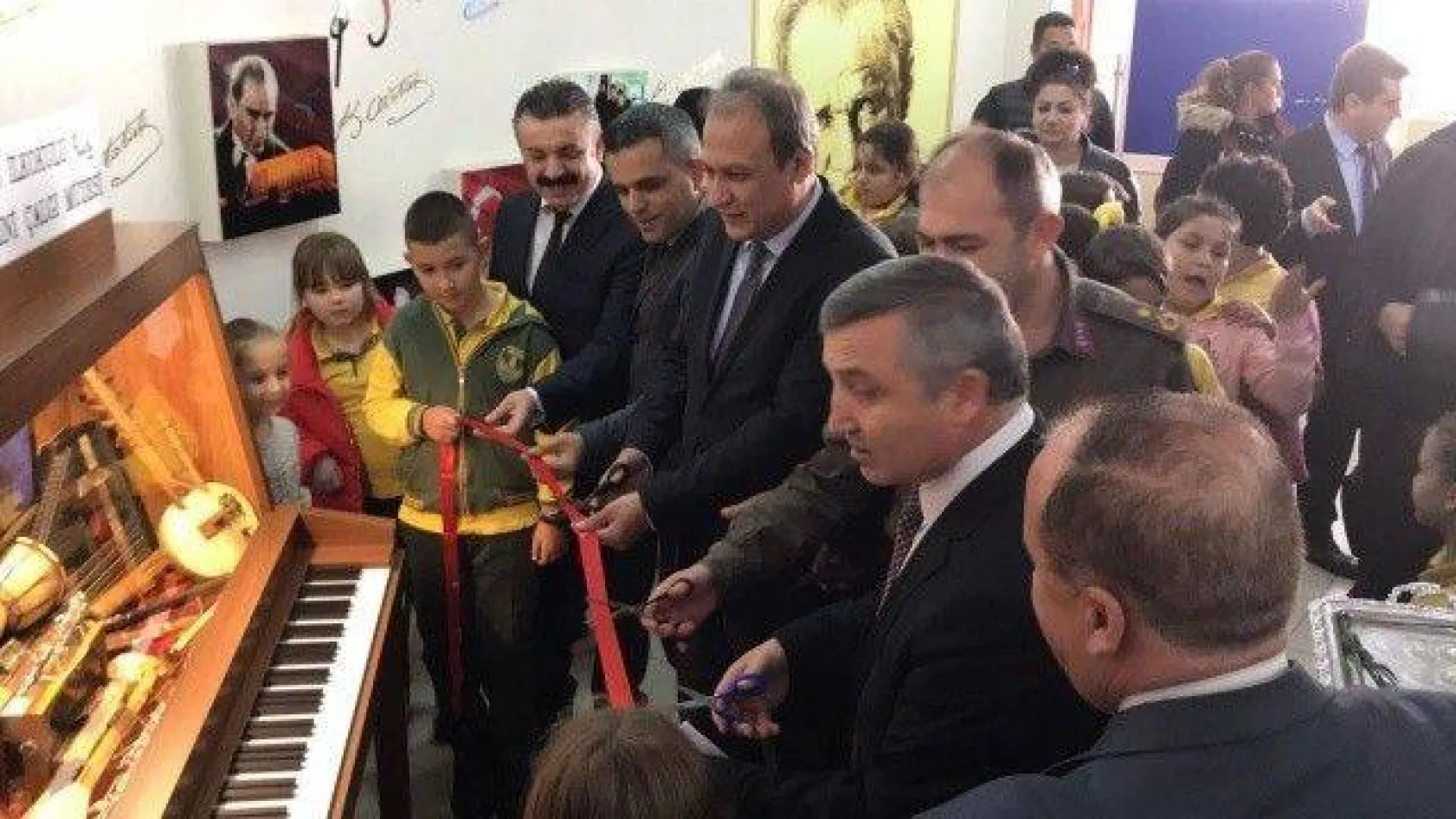 Turgut Reis İlkokulu " Mini Çalgı Müzesi " Kurdu [Foto Galeri]