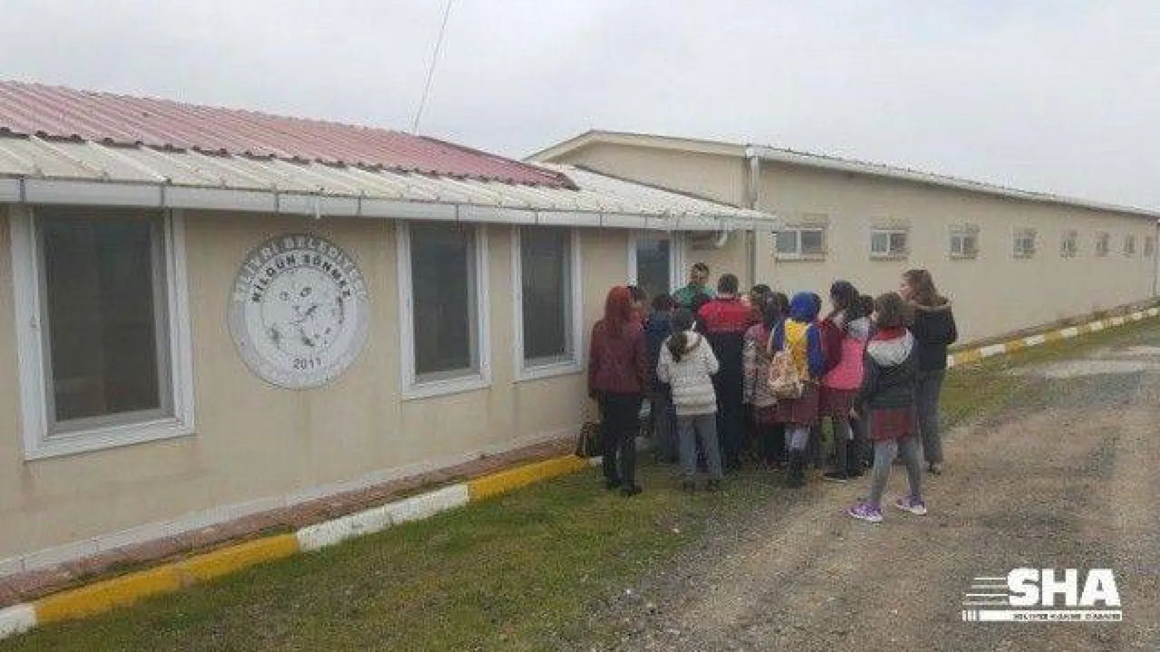 Ekmeklerini Barınaktaki Hayvanlarla Paylaştılar