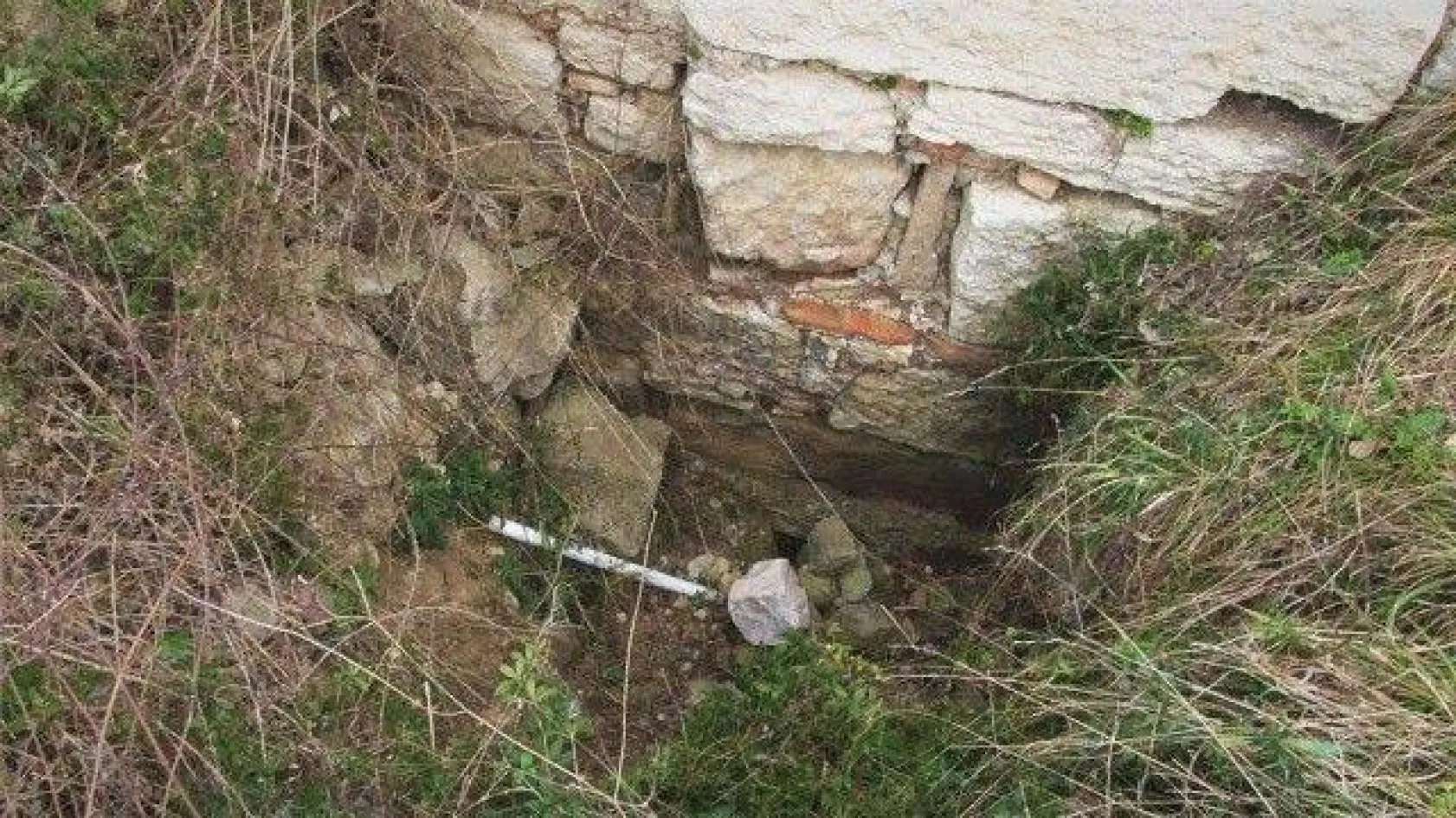 İstanbul'un Çin Seddi, defineciler tarafından tahrip ediliyor