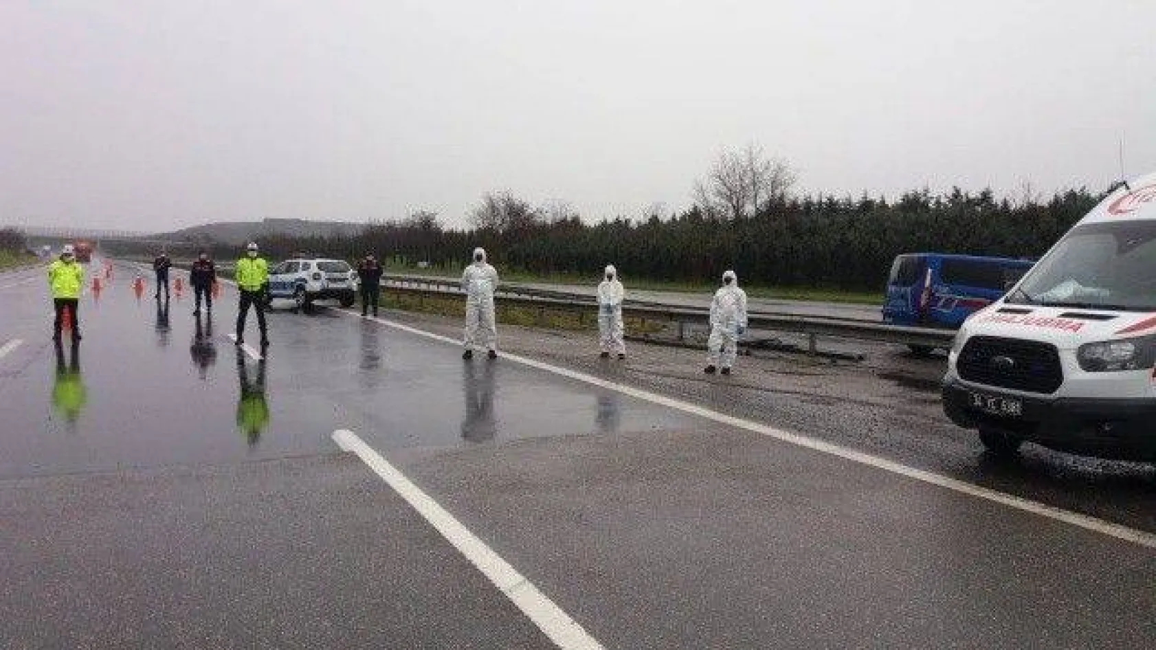 Ekipler giriş ve çıkışlarda tek tek araçları denetledi