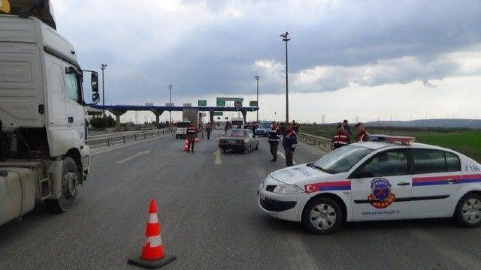 Jandarma adeta kuş uçurtmuyor