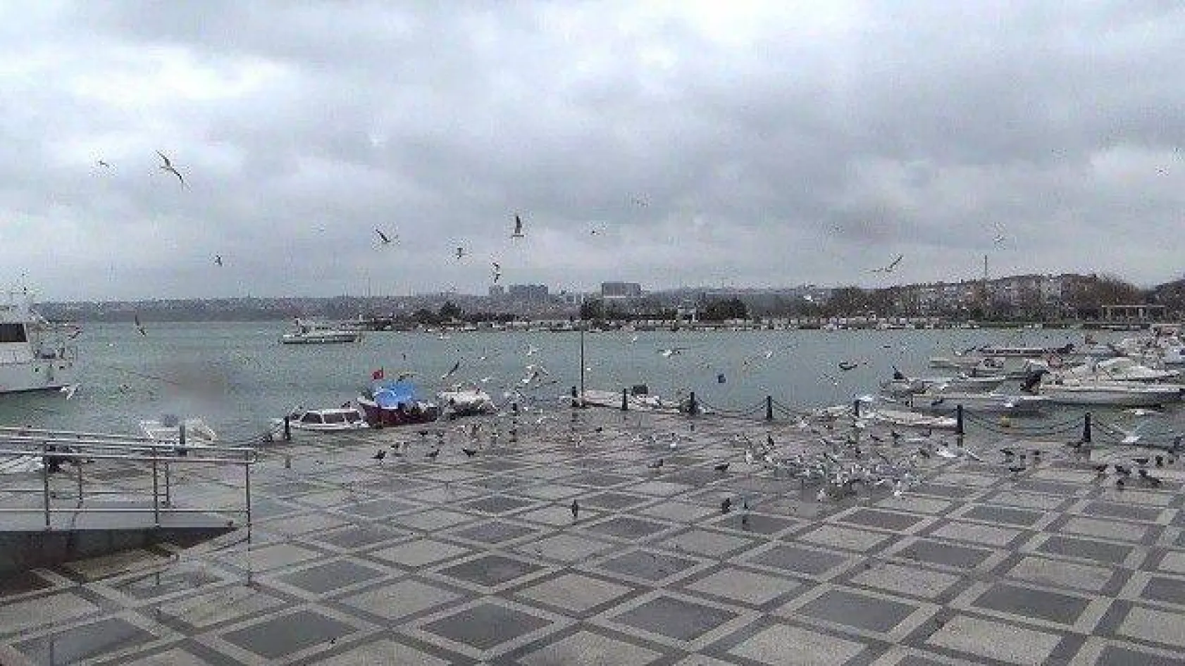 Silivri'de sokaklar ve caddeler ıssız kaldı