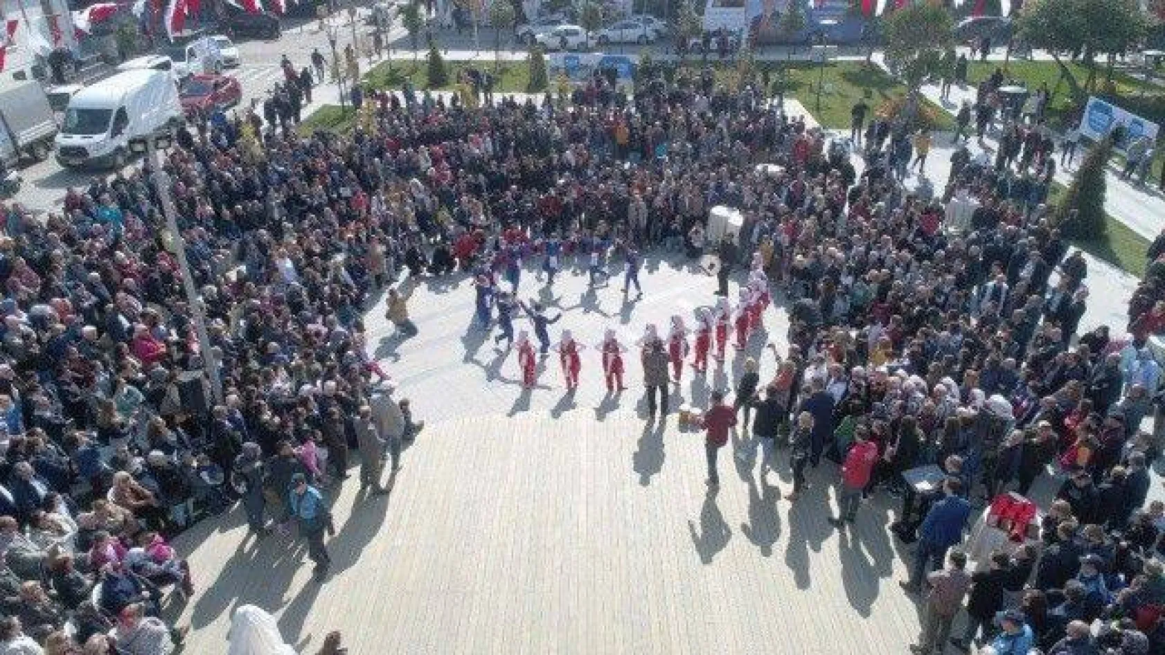 19 Mayıs Meydanı'na Coşkulu Açılış