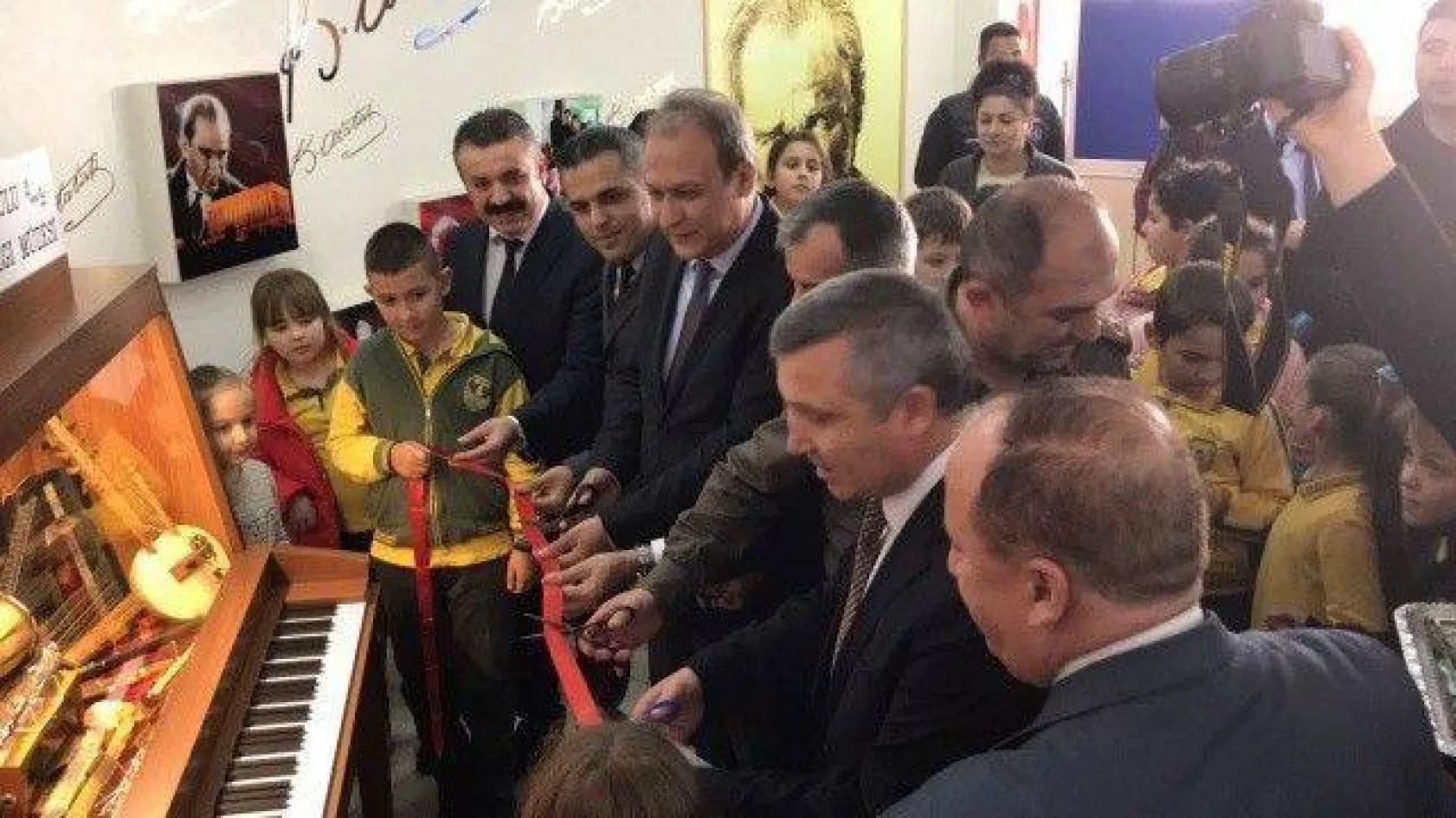 Turgut Reis İlkokulu " Mini Çalgı Müzesi " Kurdu [Foto Galeri]