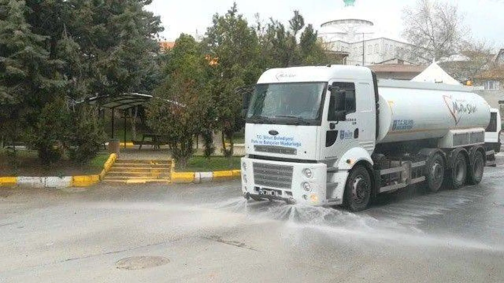 Tüm Cadde Ve Meydanlar Dezenfektanlı Su İle Yıkanıyor