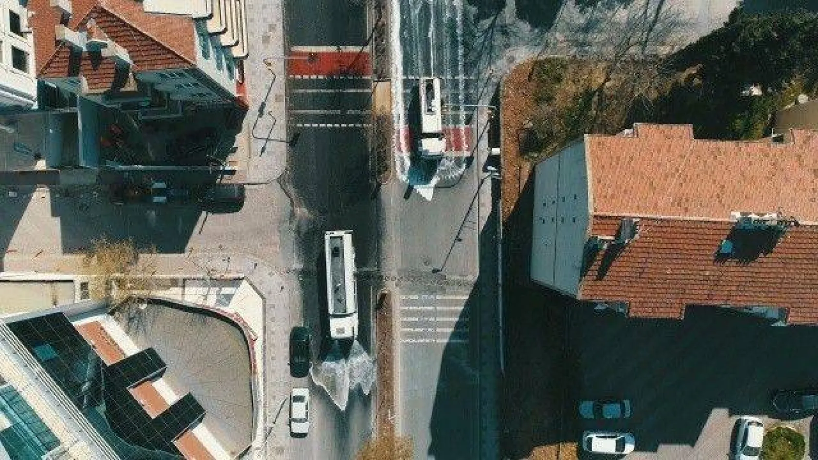 Belediye Ekipleri Caddeleri Dezenfekte Etti