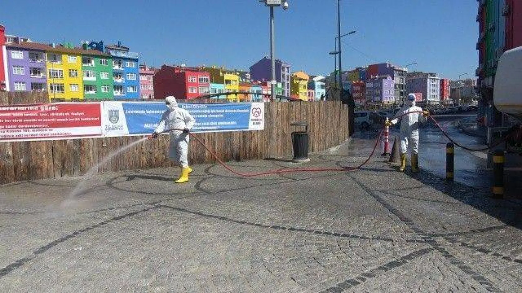 Belediye Ekipleri Caddeleri Dezenfekte Etti