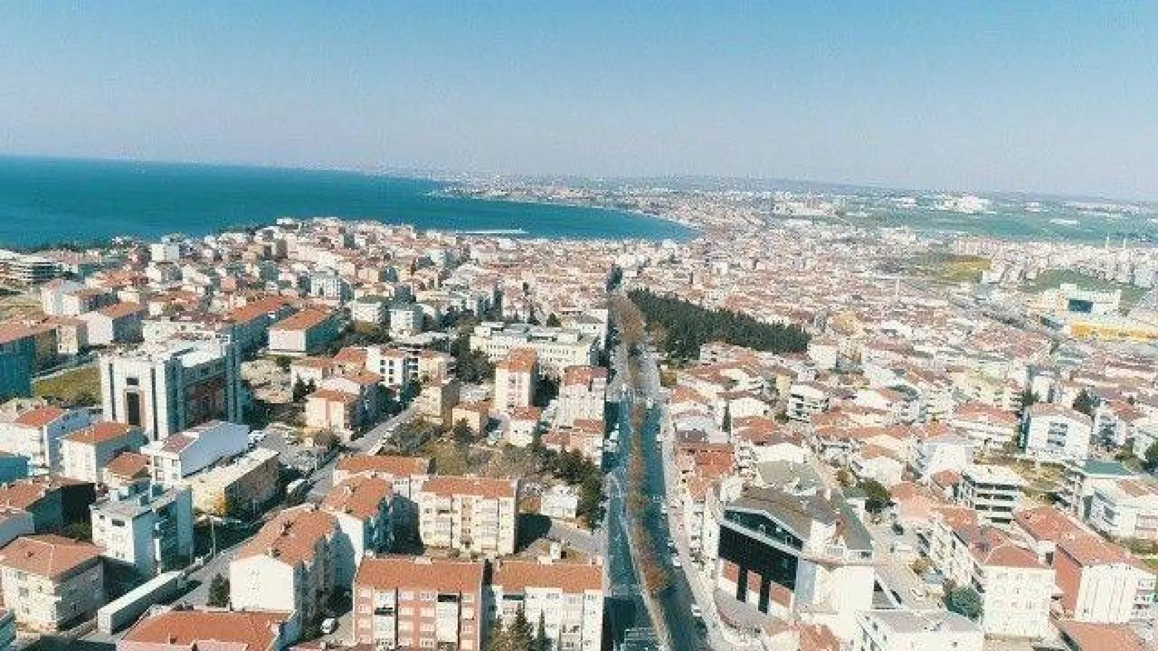 Belediye Ekipleri Caddeleri Dezenfekte Etti