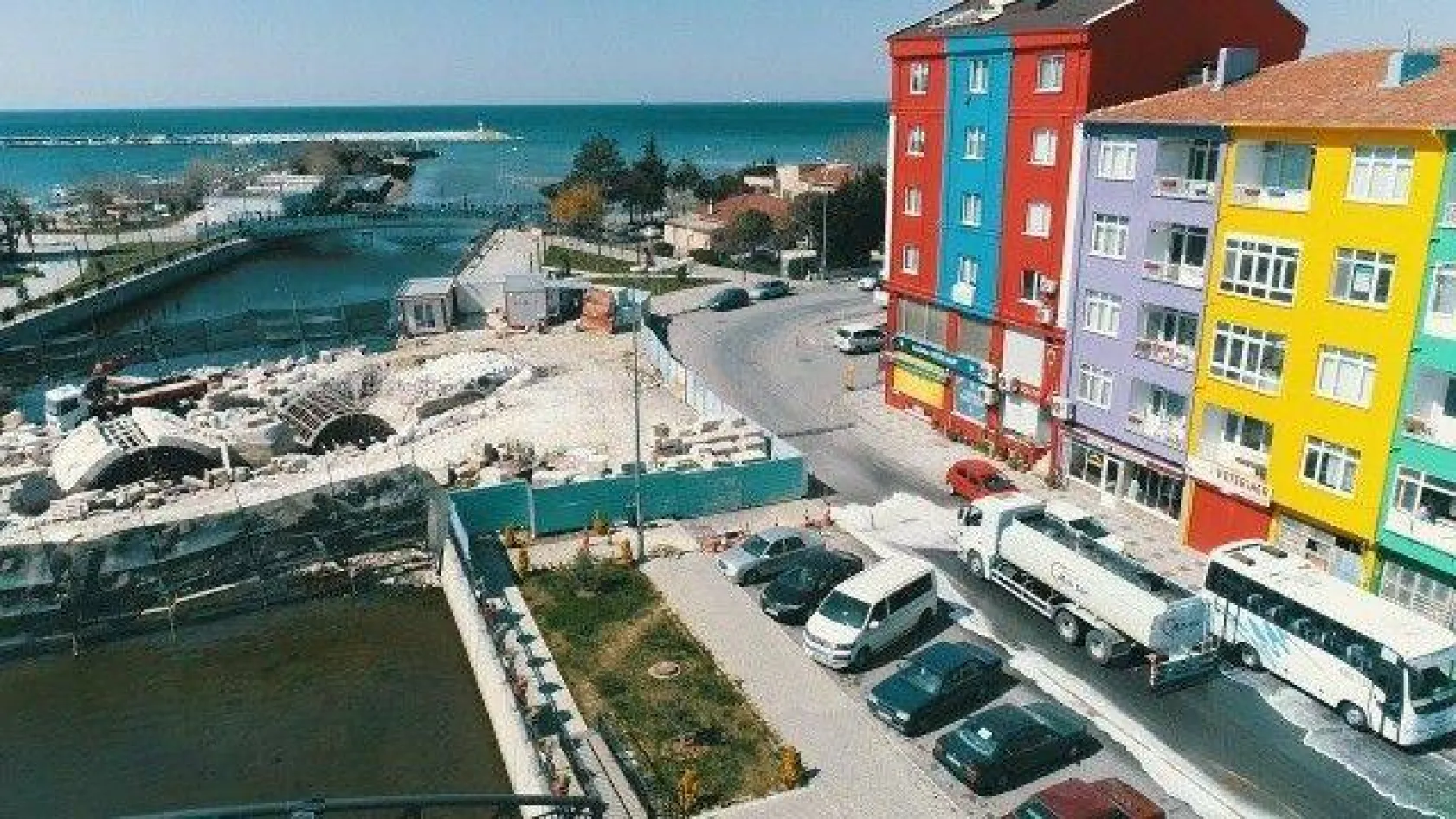 Belediye Ekipleri Caddeleri Dezenfekte Etti