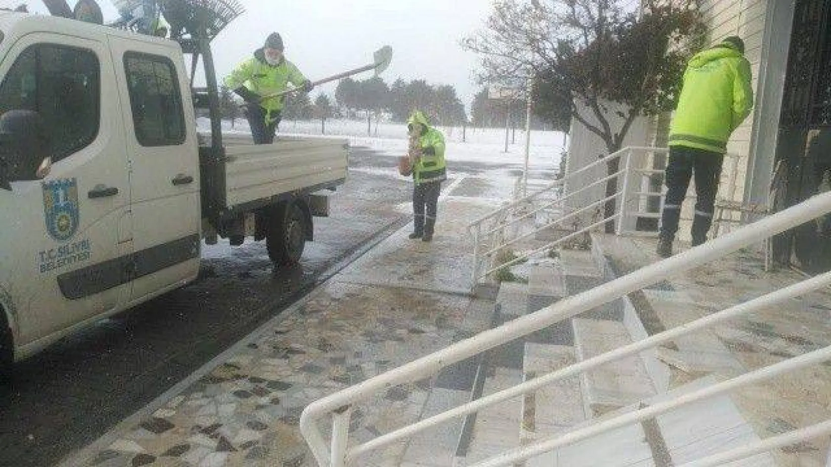 Okul Bahçeleri Öğrenciler İçin Temizlendi