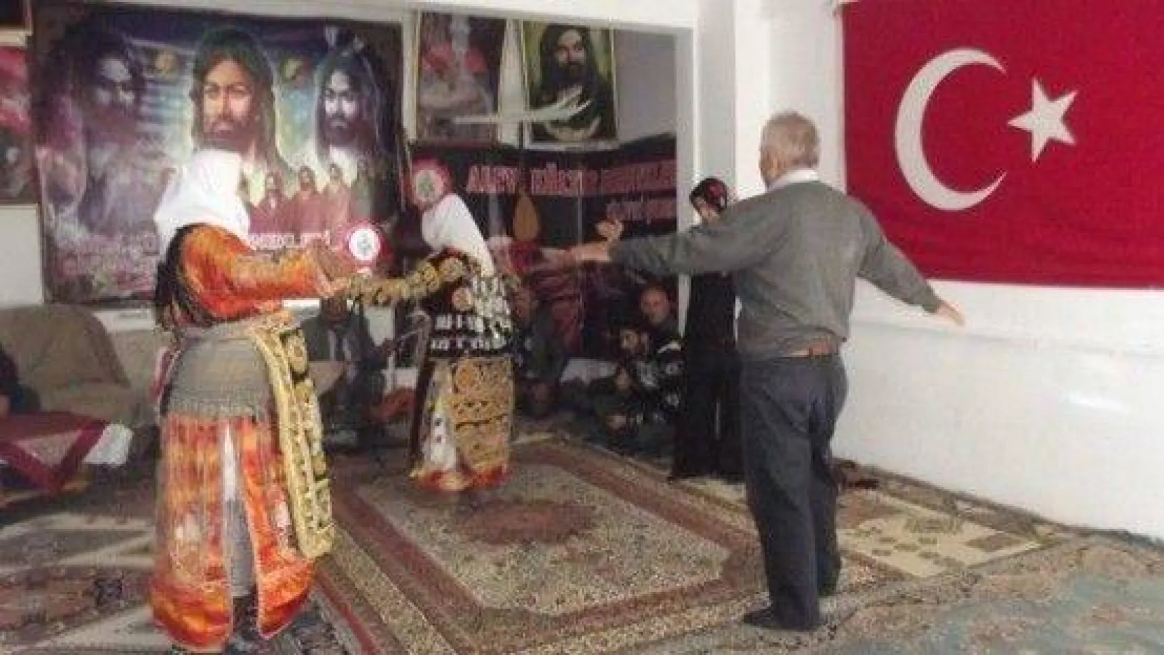 Aşureler kaynadı,kurbanlar kesildi