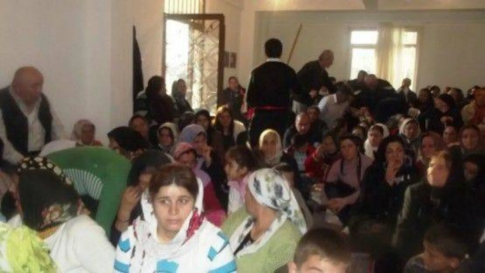 Aşureler kaynadı,kurbanlar kesildi