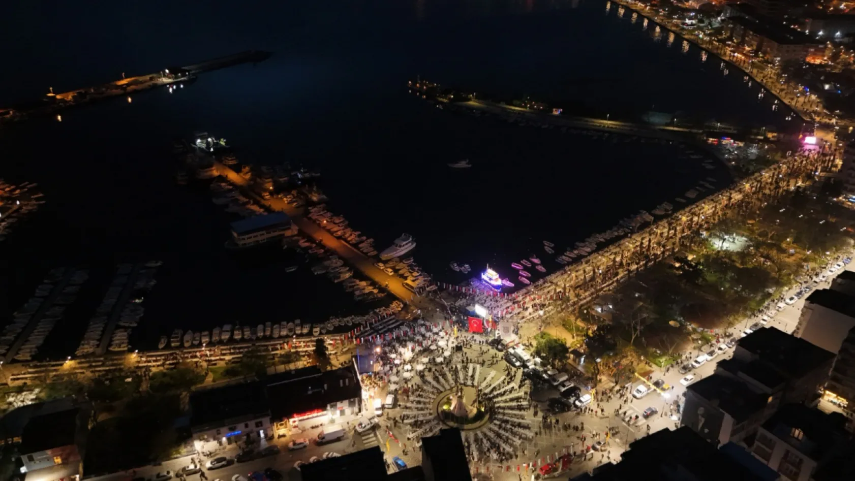 Silivri Sahilinde Büyük İftar Programı Gerçekleşti