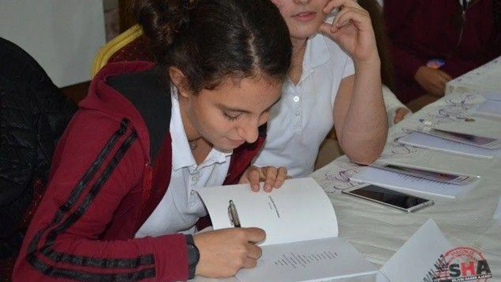 İstanbul'un Çocuk Yazarları kitaplarını imzaladı