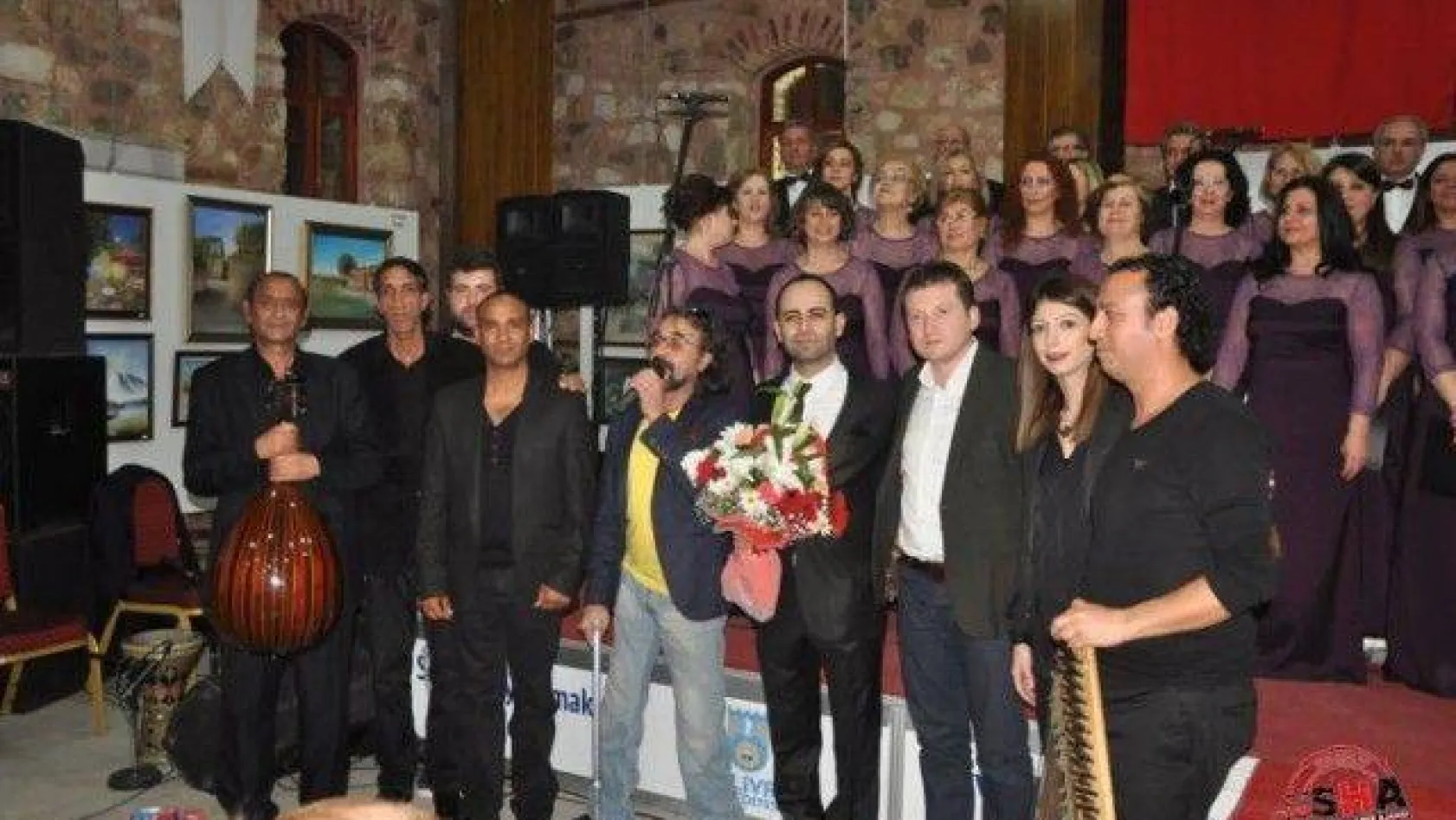 Müzeyyen Senar Şarkılarla Anıldı