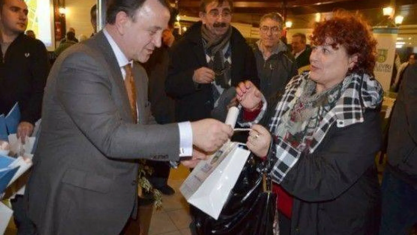 Esentepe Öğretmen Evleri Sakinleri Işıklar İle Bir