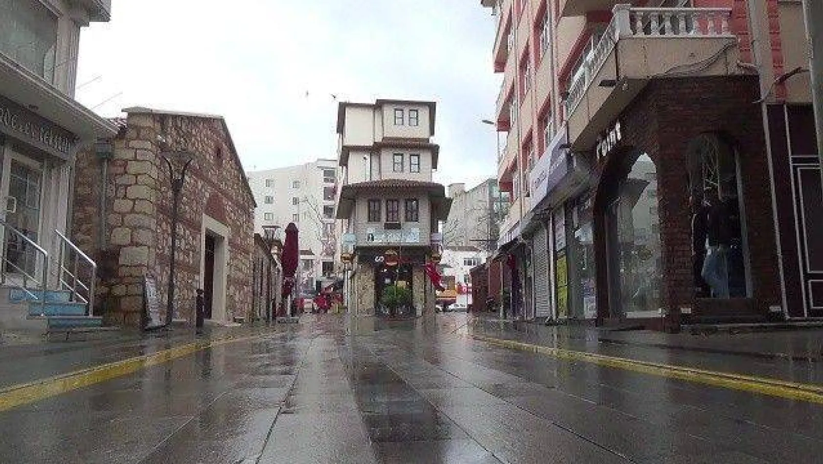Silivri'de sokaklar ve caddeler ıssız kaldı
