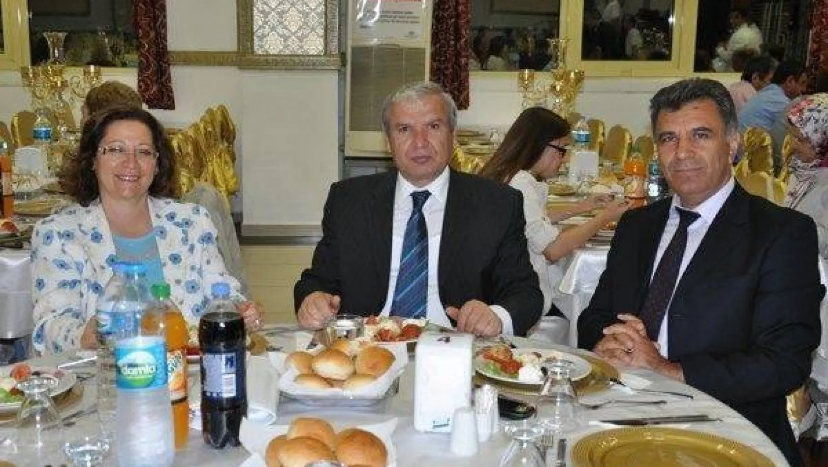 Silivri Lisesi mezunları kaynaşma yemeğinde buluşt