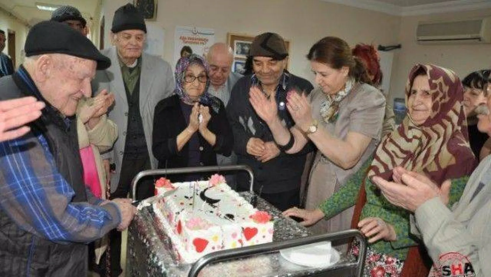 Huzur Evi Sakinleri Yaşlılar Haftasını Kutladı