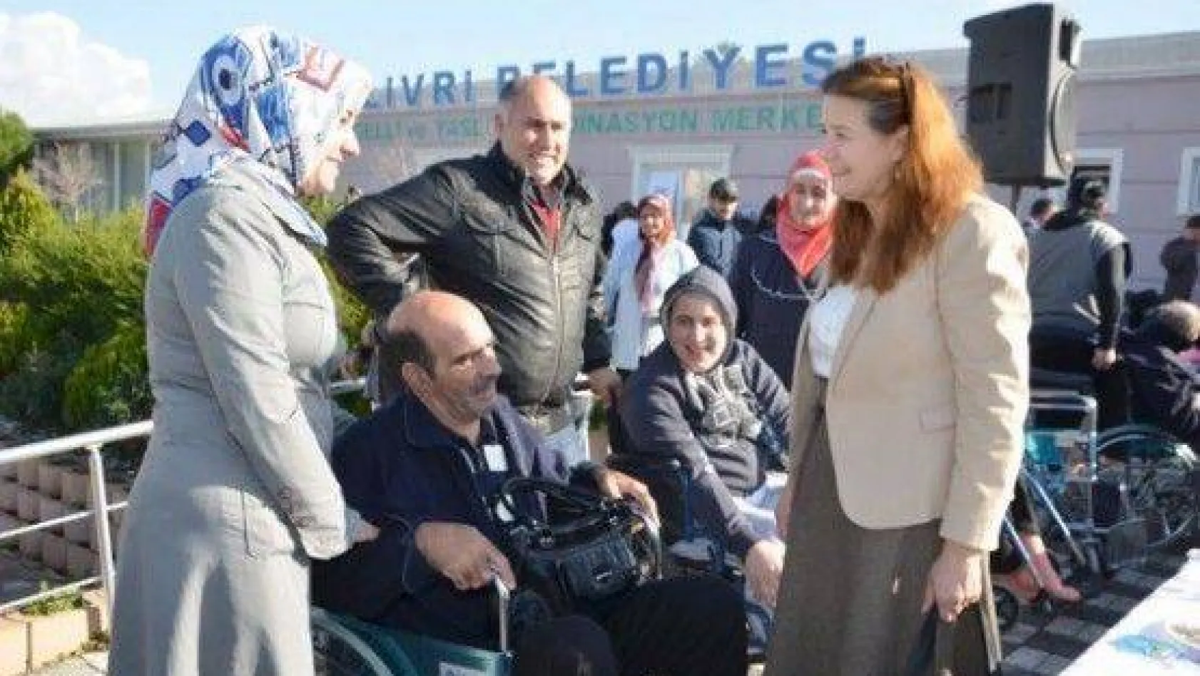 Engelliler Gününde Anlamlı Hediye