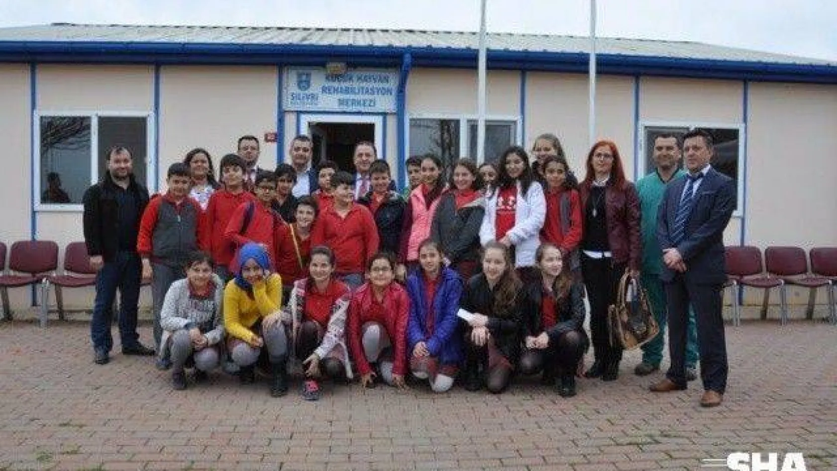 Ekmeklerini Barınaktaki Hayvanlarla Paylaştılar