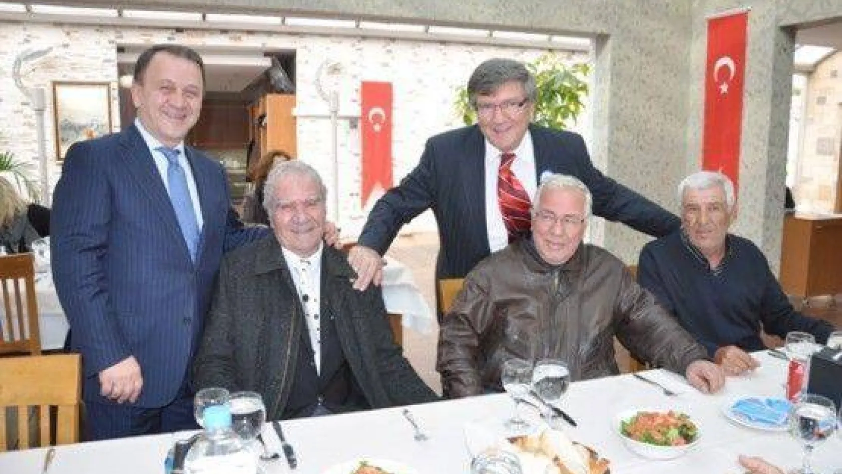 Öğretmenler yemekte buluştu