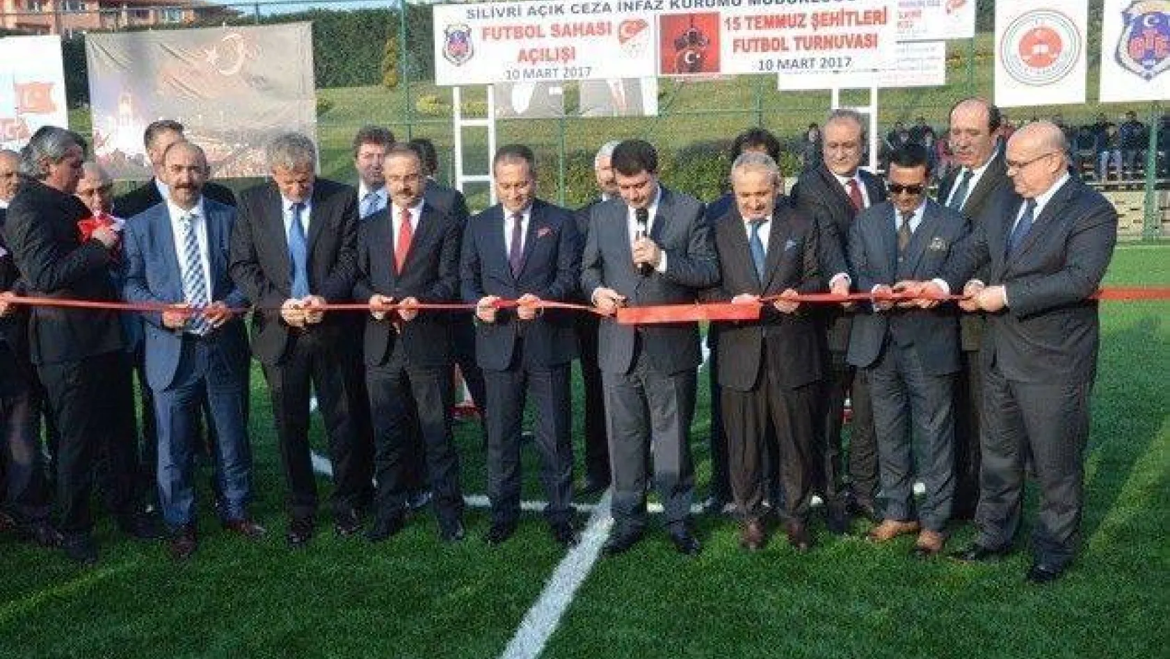 Cezaevinde Futbol Sahası ve Kütüphane Açıldı