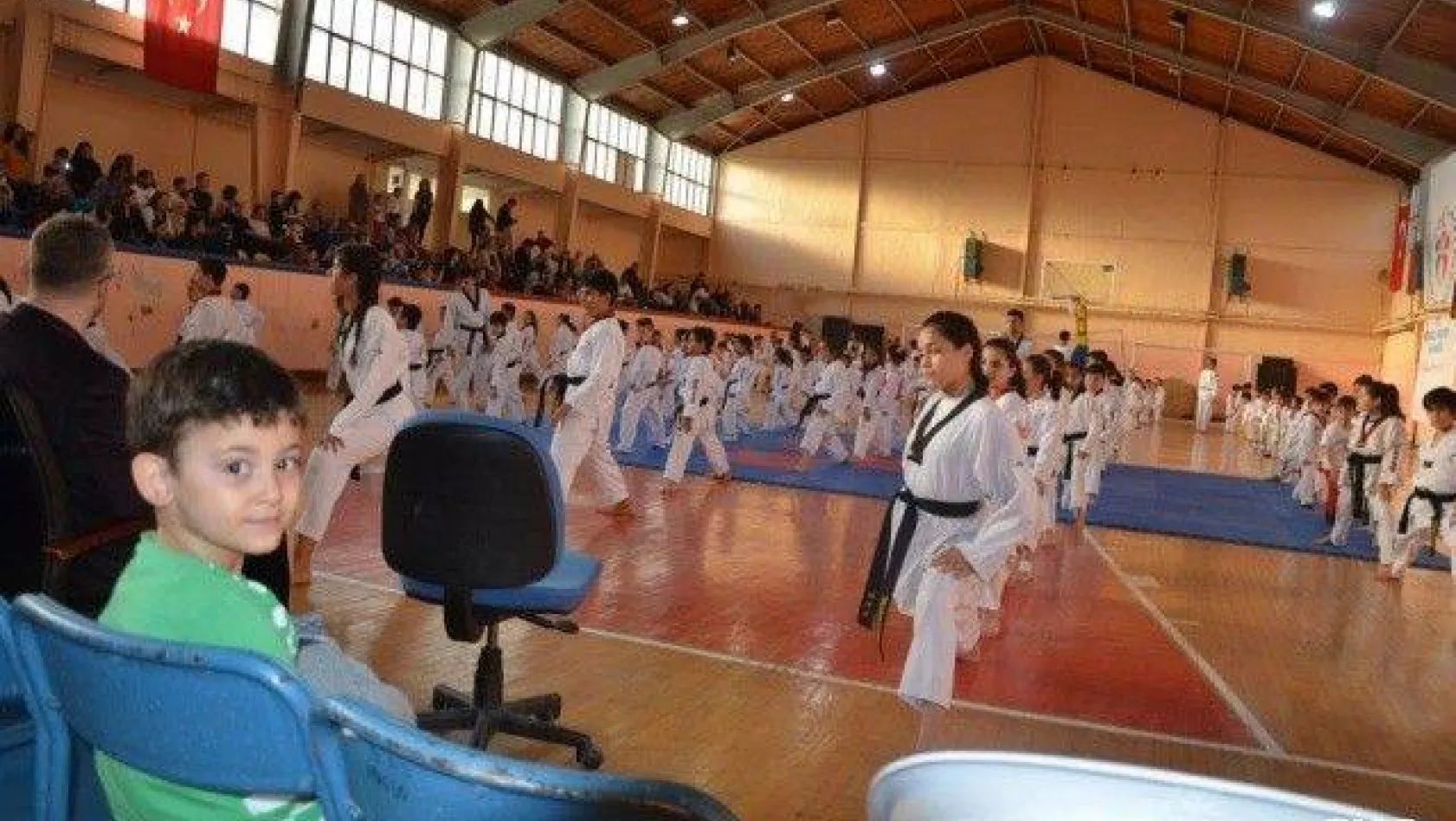 Genç Taekwondocular kuşak heyecanı yaşadı