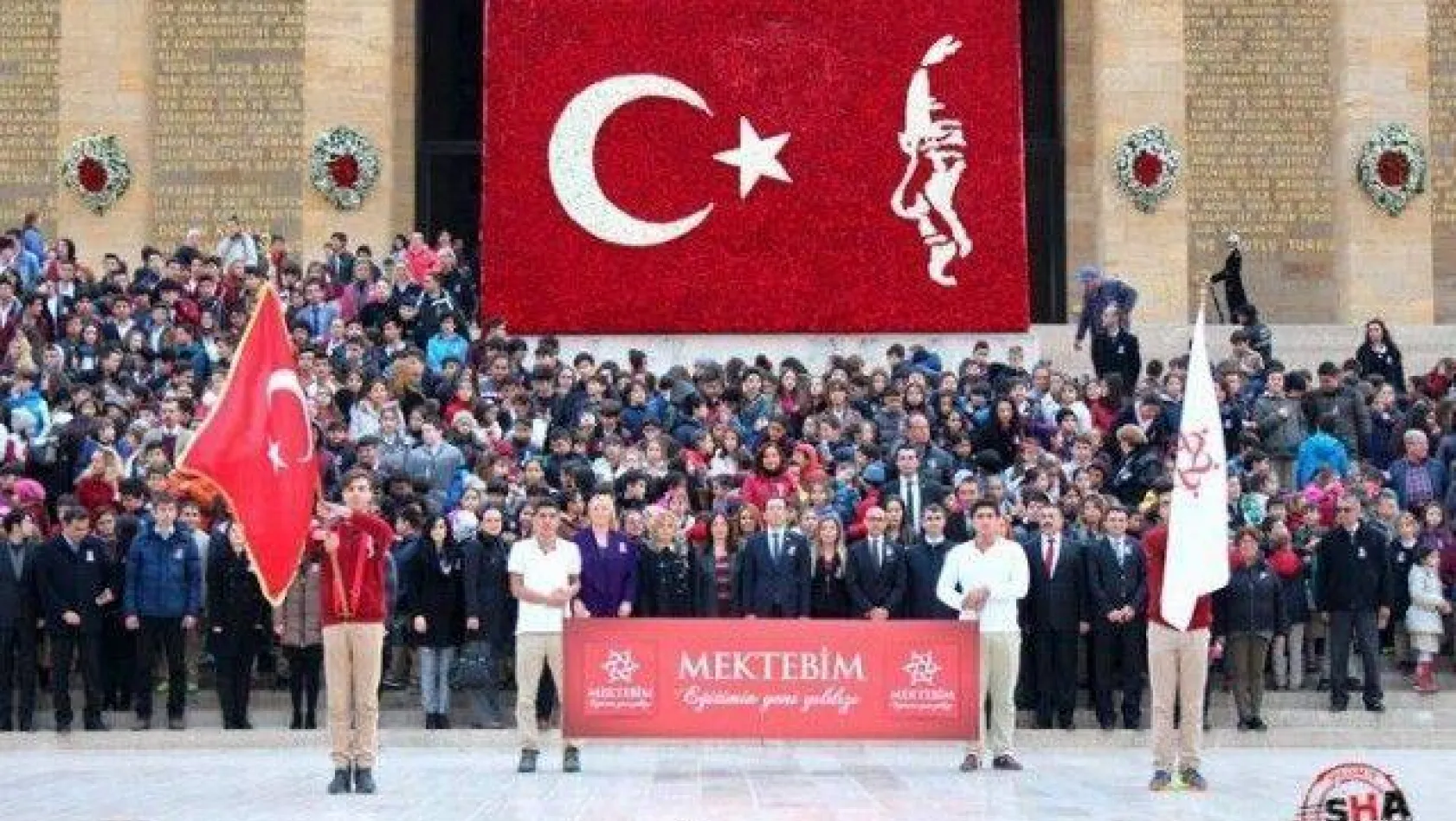 Mektebim, 2000 öğrencisiyle Ata'nın huzurunda