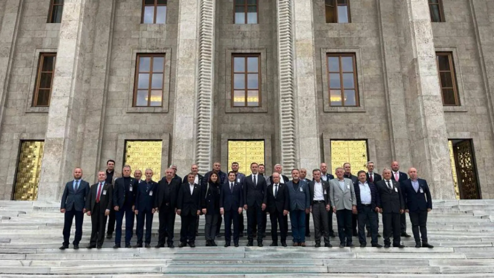 Başkan Yılmaz muhtarlar ile Ankara mesaisi yaptı