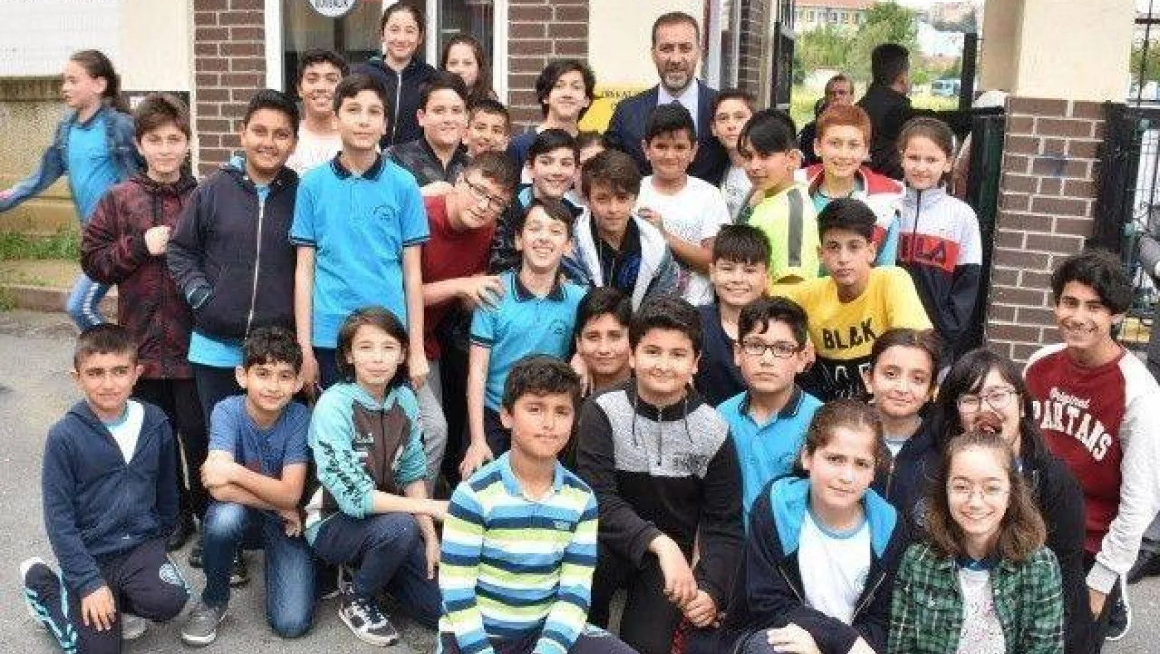 Ertuğrul Gazi Ortaokulu Kütüphanesi Açıldı