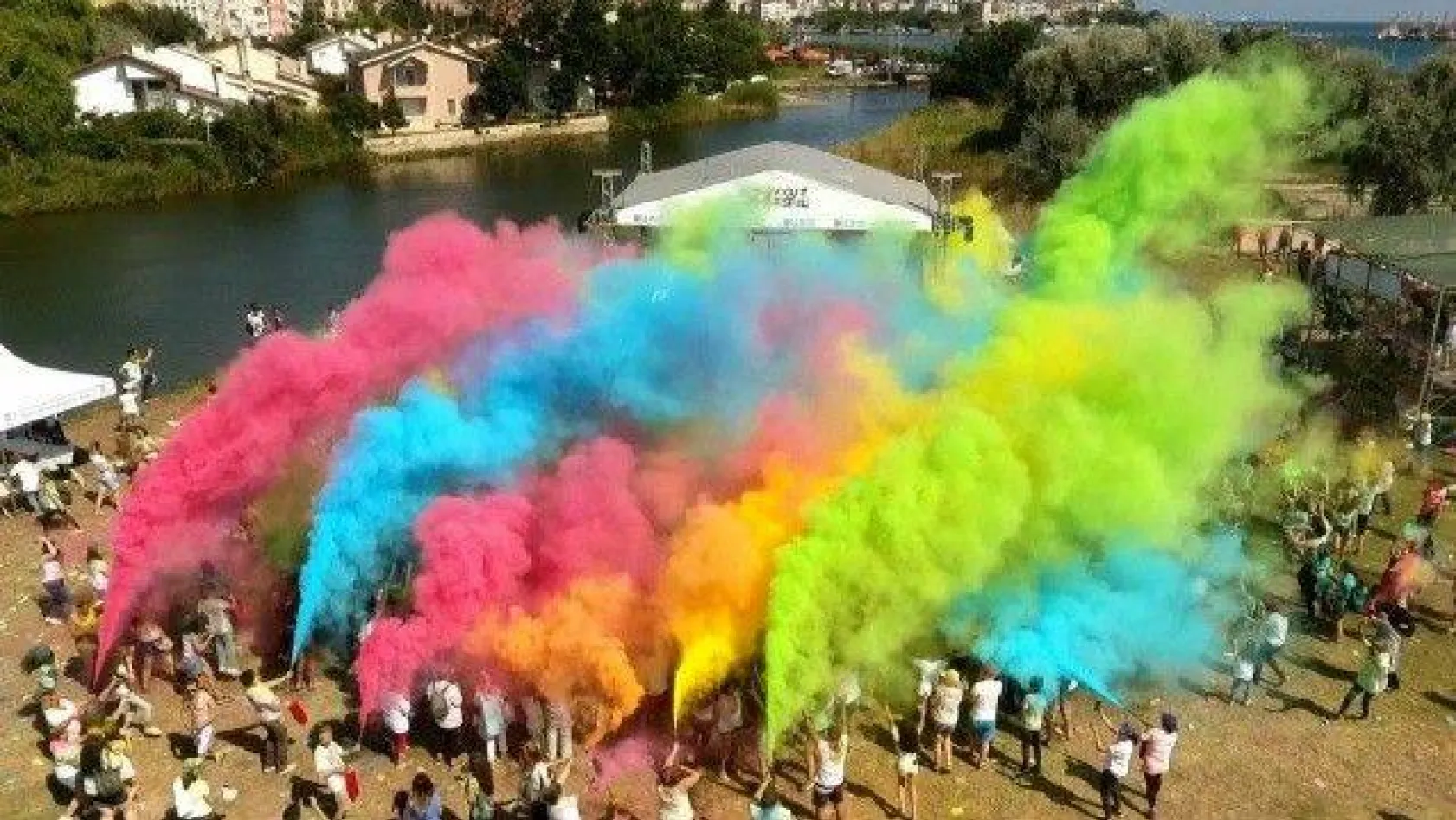 Binlerce Genç Color Fest İle 'Yoğurda Renk Kattı
