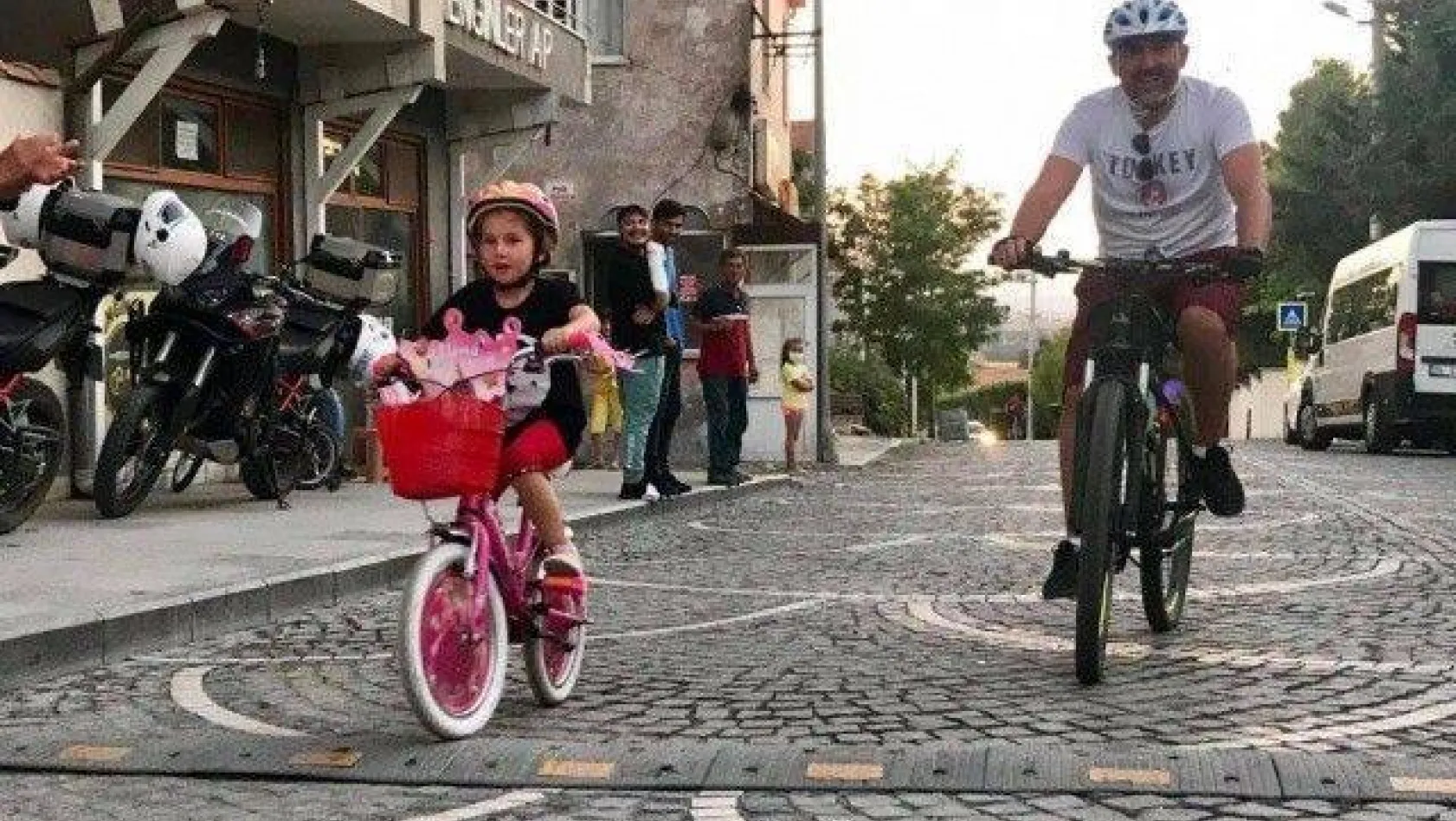 6 Yaşındaki Elif Duru Bisiklet Turuna Damgasını Vurdu