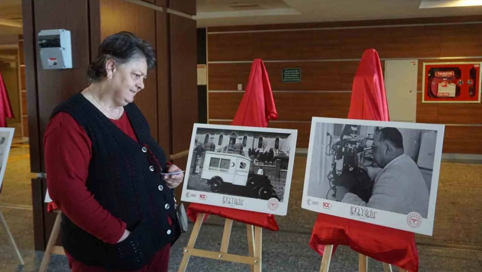'100 Yıldır Aynı Aşk ve Heyecanla' temalı fotoğraf sergisi Edirne'de açıldı