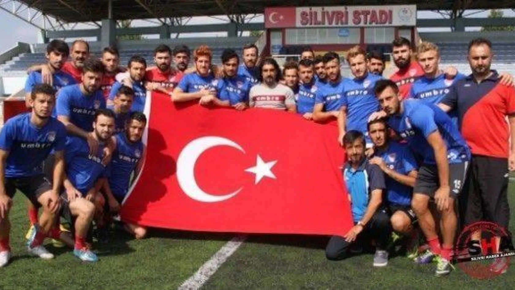 Silivrispor idman öncesi Türk Bayrağı açtı