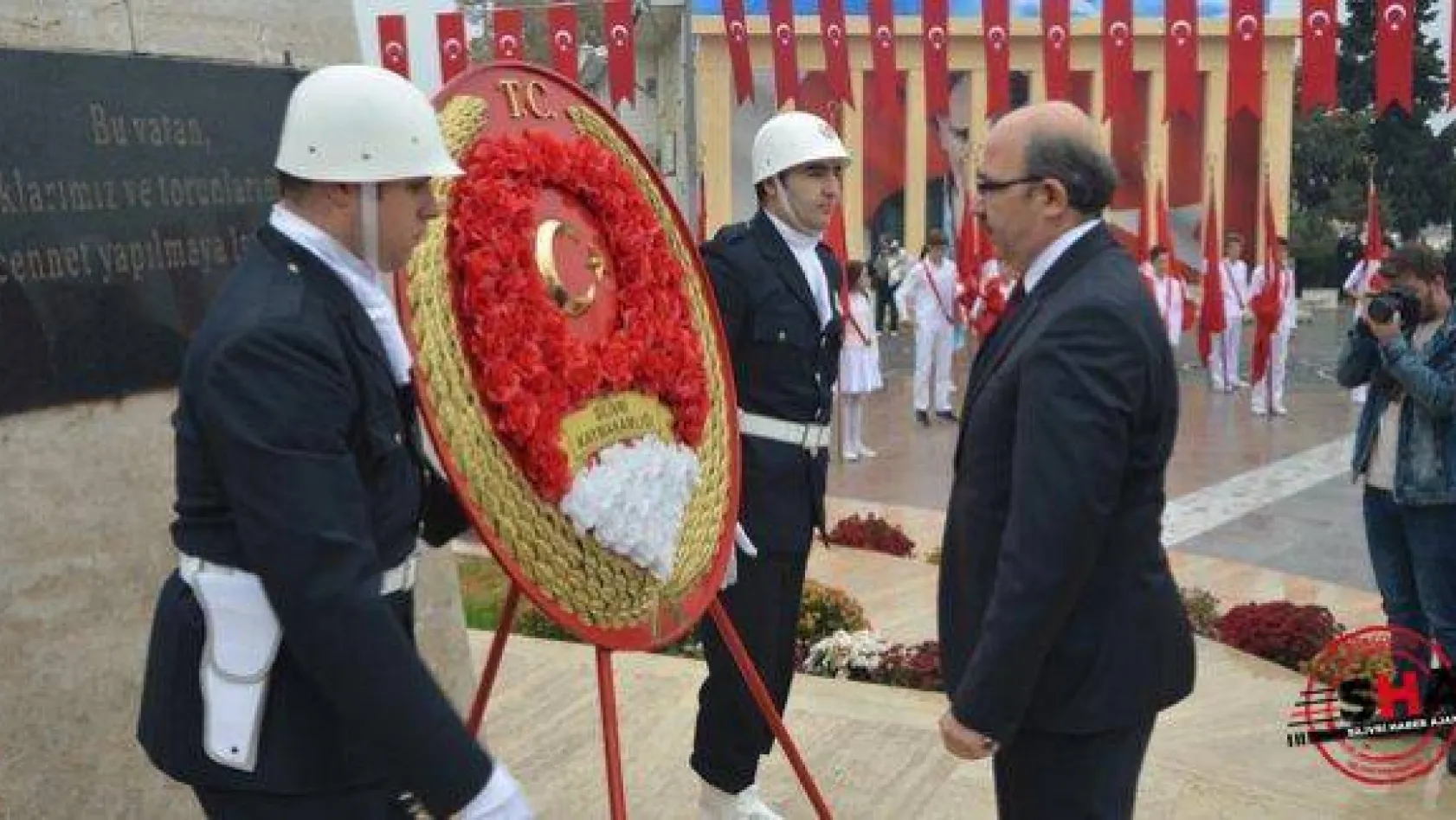 Atatürk vefatının 77. yıl dönümünde törenlerle anıldı