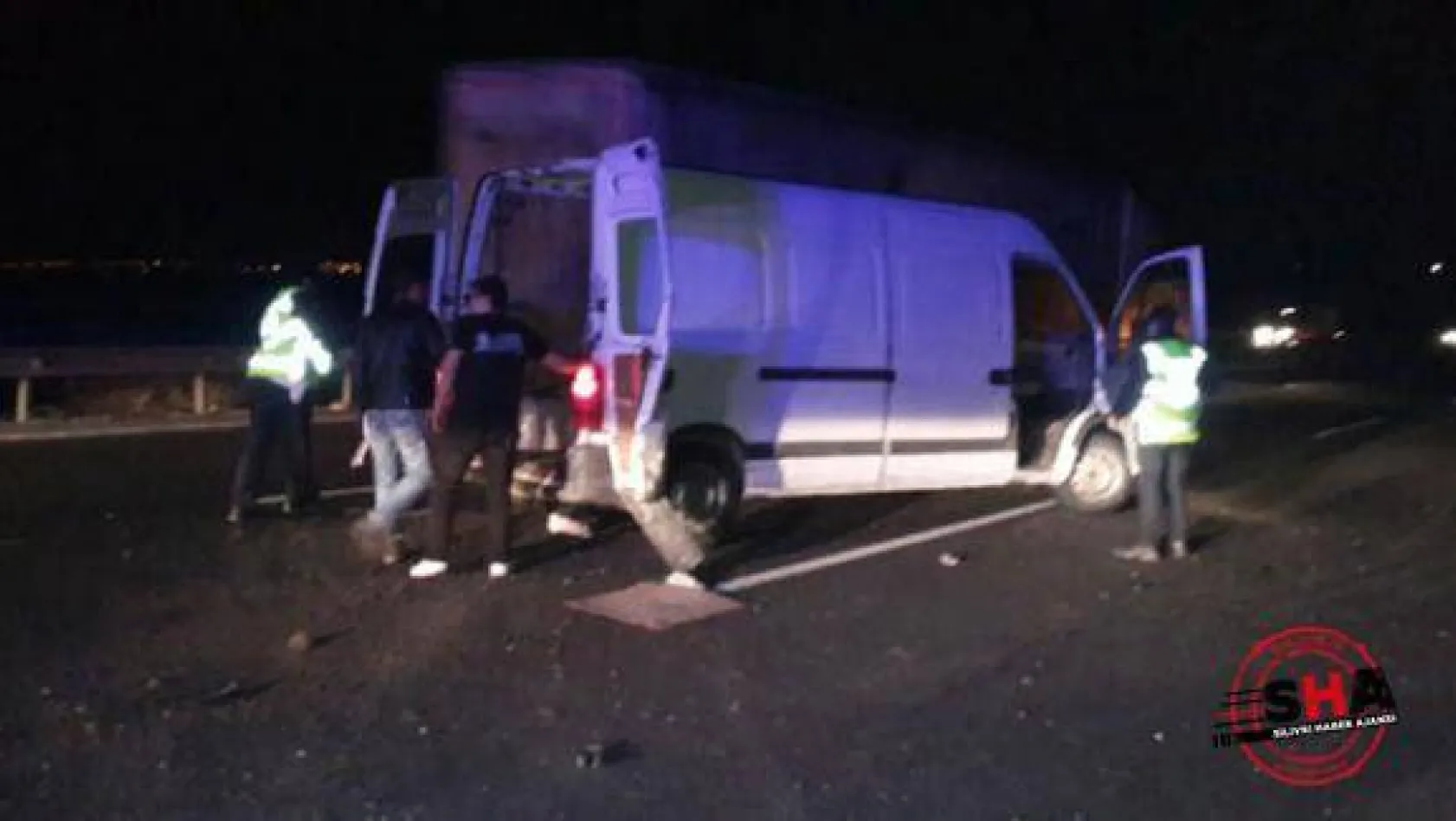 Sığınmacıları taşıyan araç kaza yaptı: 5 yaralı