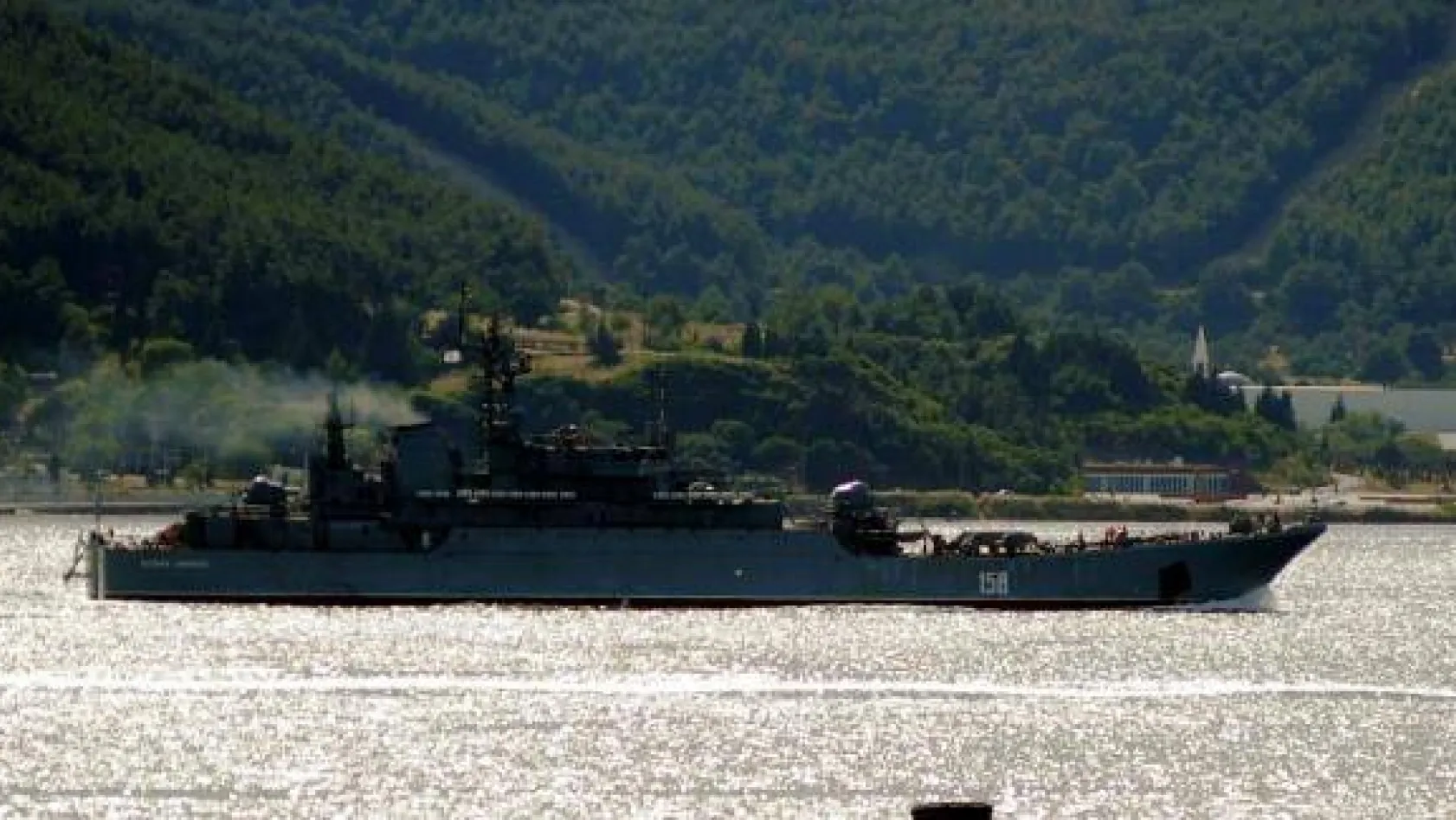 Rus Savaş gemisi Çanakkale Boğazı'ndan geçti