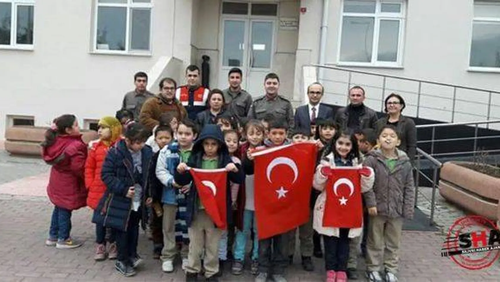 Yavuz Selim İlkokulu'ndan polis ve jandarmaya taziye ziyareti