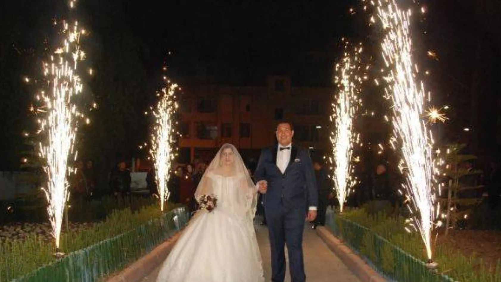 Kalkınma Bakanı Lütfi Elvan, Silifke'de nikah şahidi oldu