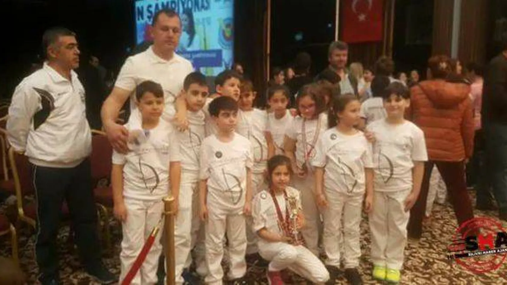 YÜZOK Spor Kulübü sporcusundan Türkiye rekoru