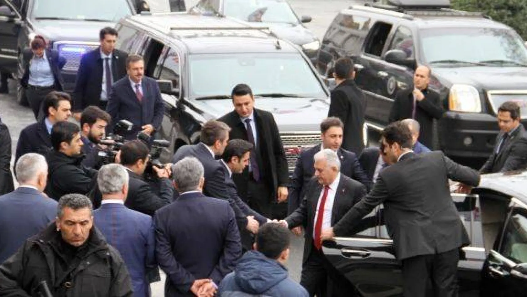 Başbakan Binali Yıldırım, AK Parti İstanbul İl Başkanlığı'nda