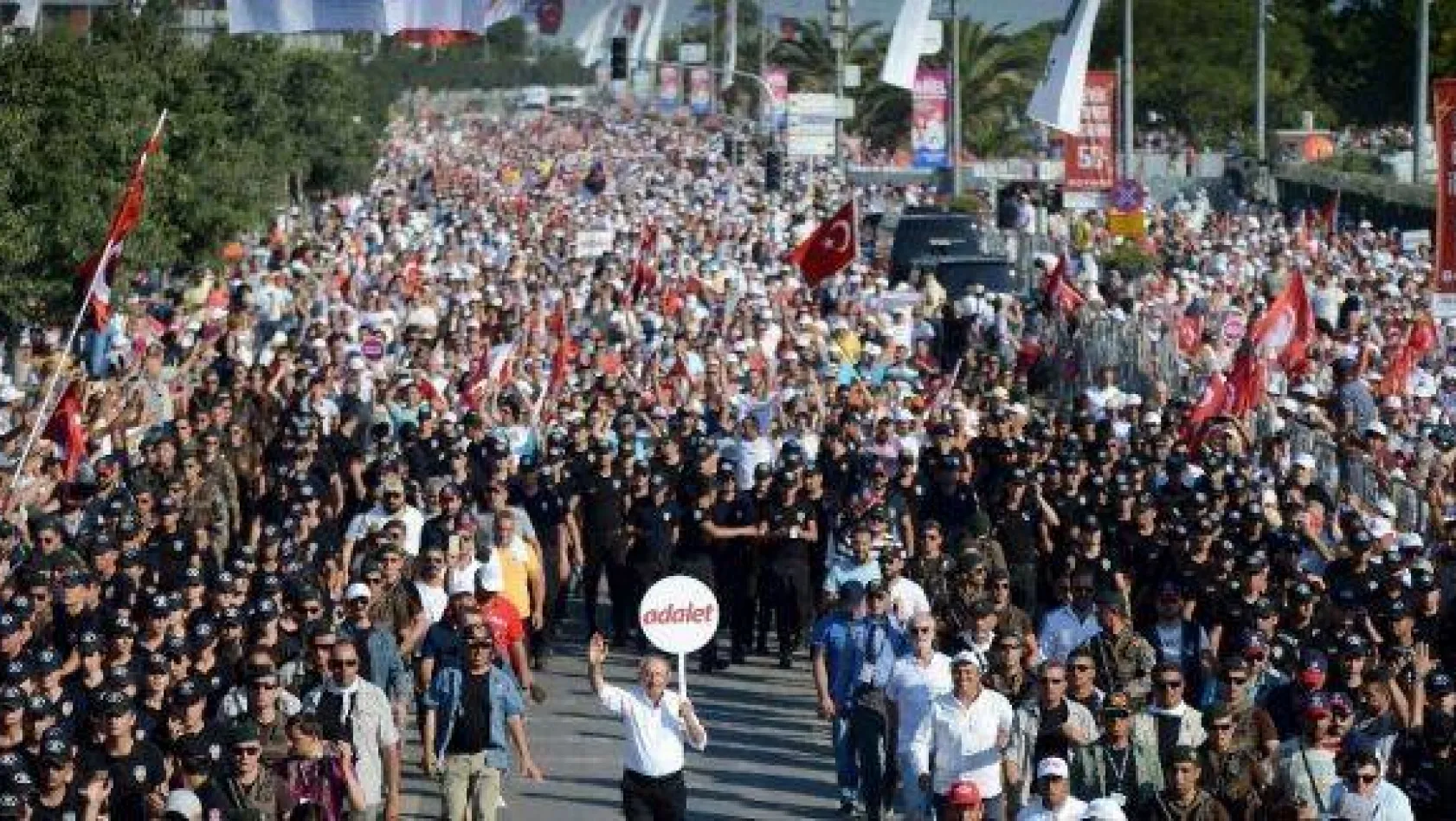 CHP lideri Kılıçdaroğlu, Maltepe miting alanına ulaştı