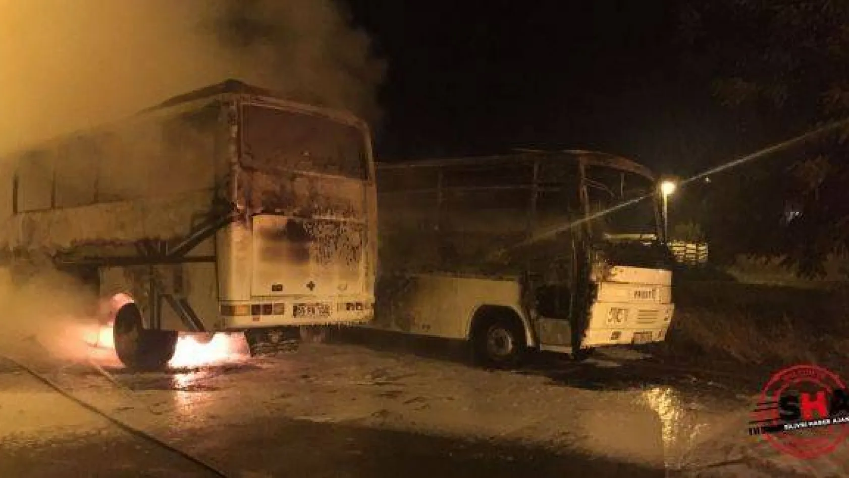 Değirmenköy'de park halindeki 4 araç yandı