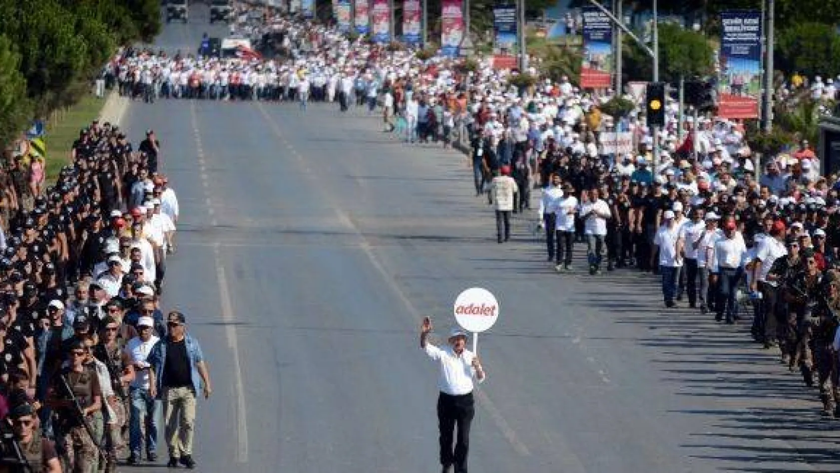 Kılıçdaroğlu'nun tek kişilik yürüyüşü havadan görüntülendi