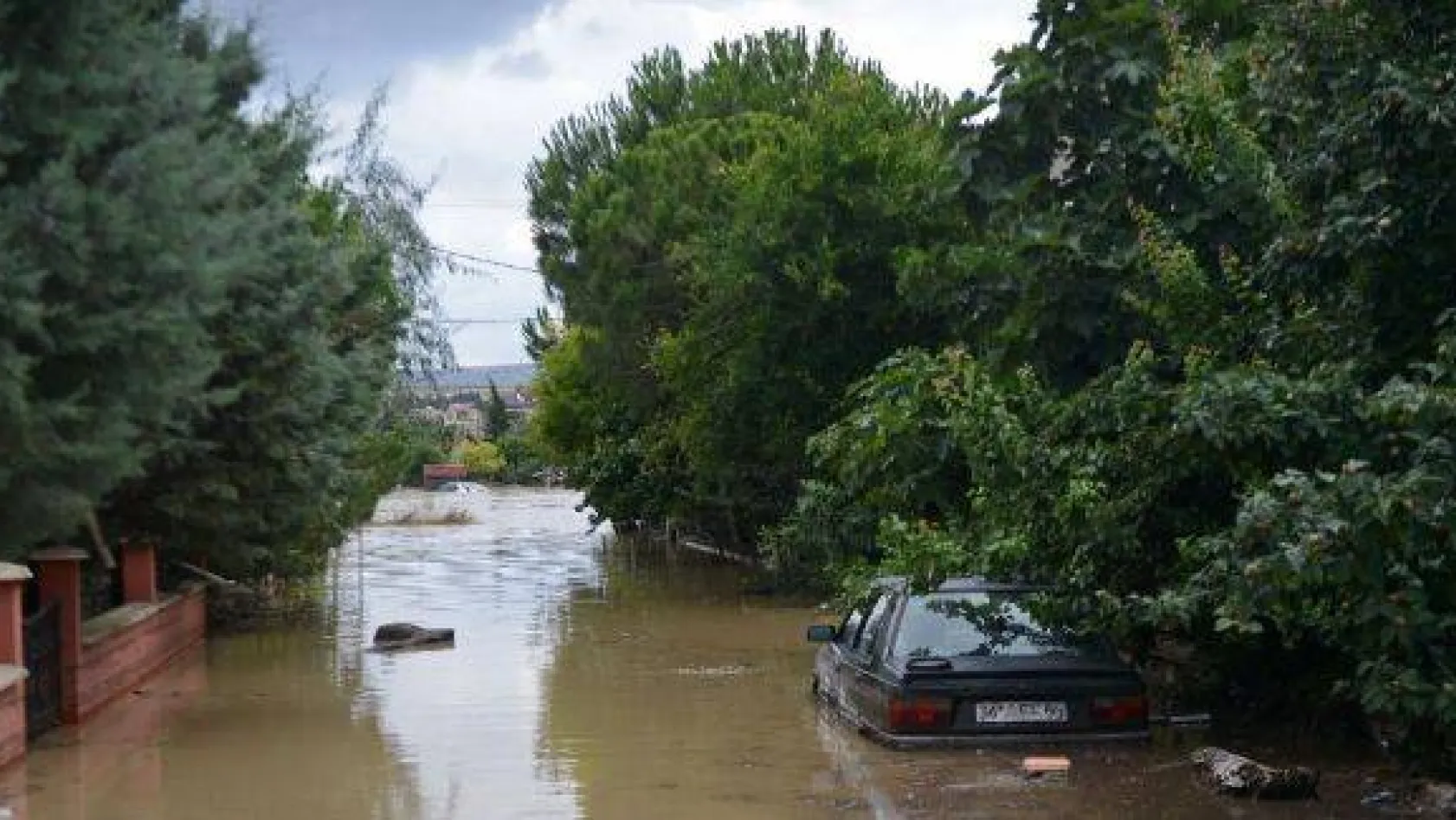 Silivri'de evlerdeki sular tahliye edilmeye başlandı