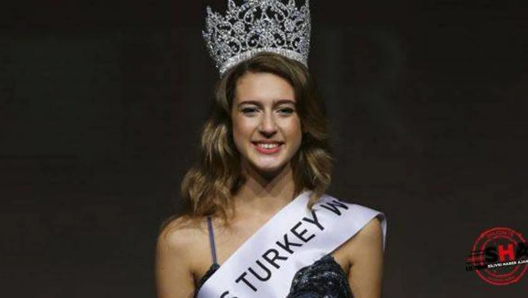 Miss Turkey 2017 kraliçesi Itır Esen'in tacı geri alındı