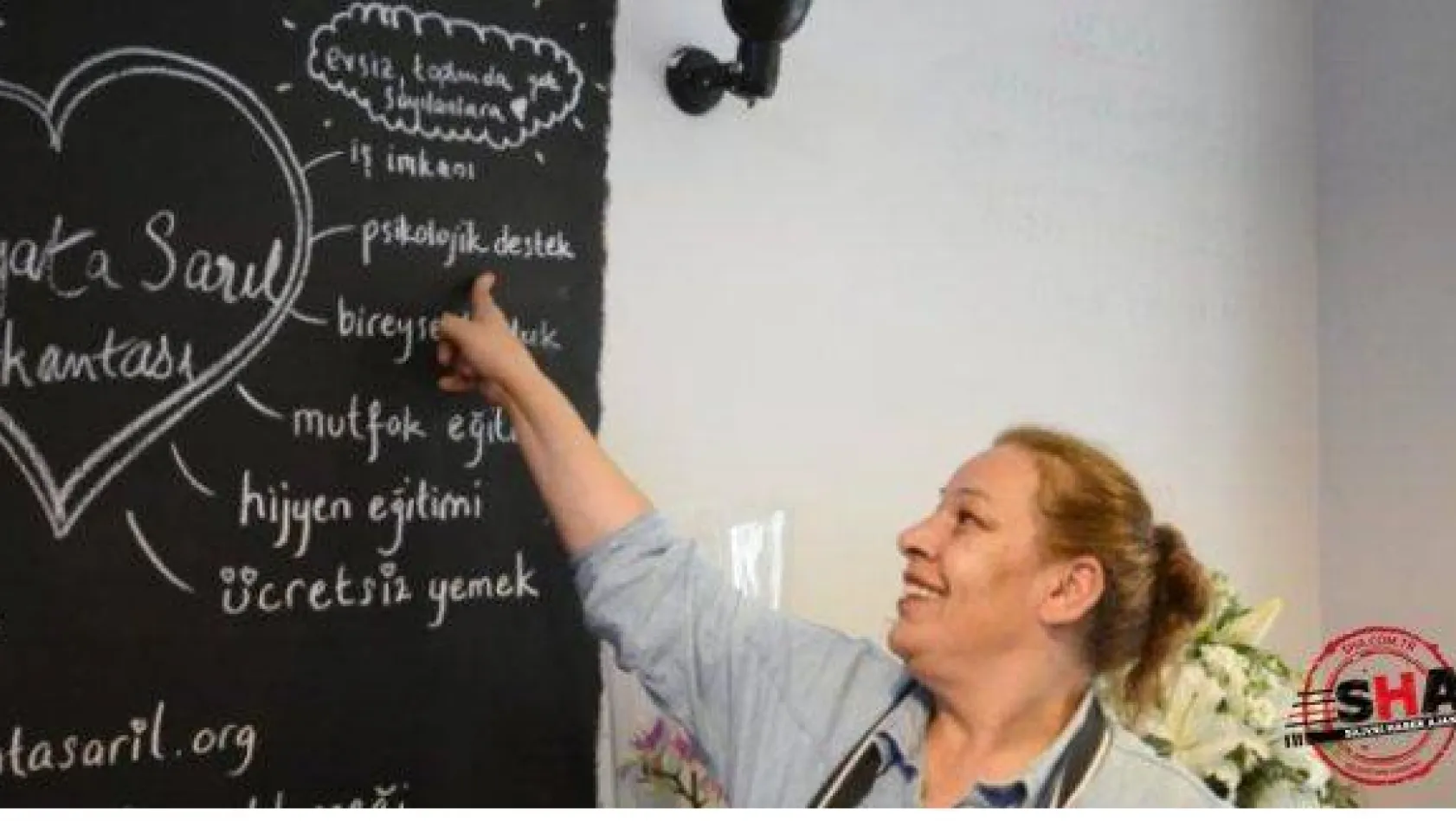 Türkiye'de bir ilk evsizler için ''Hayata Sarıl'' lokantası