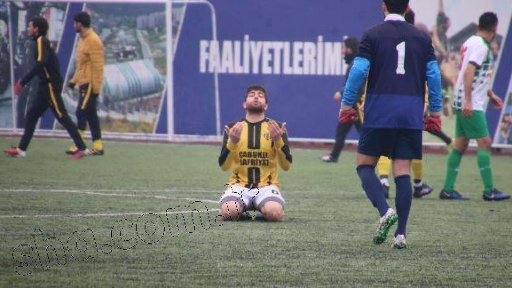 Çantaköyspor şampiyonluk ipini göğüsledi 1-2